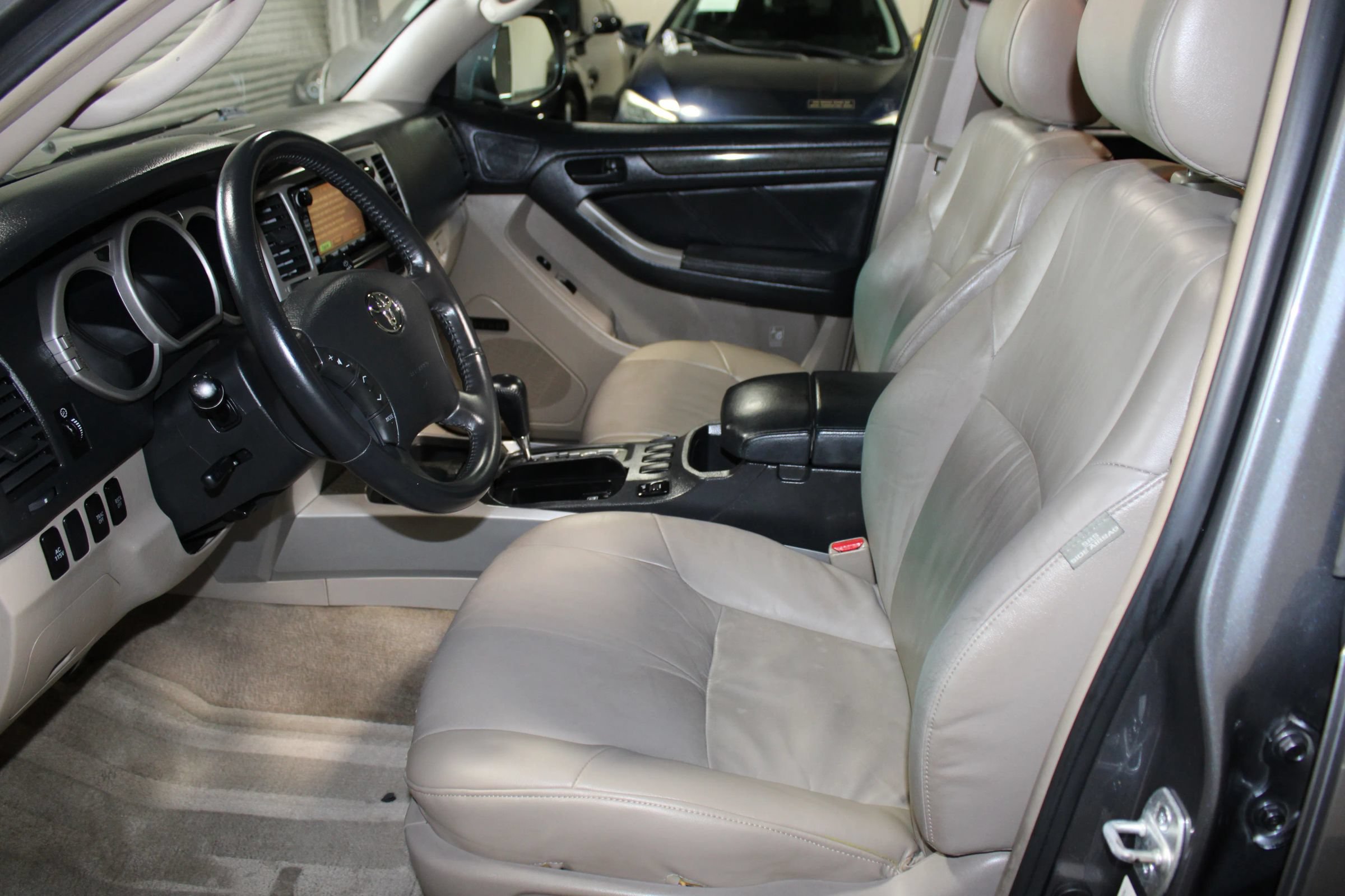 Used 2004 Toyota 4Runner Limited w/ Preferred Accessory Pkg RWD image 20