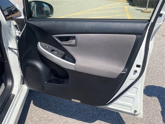 Used 2013 Toyota Prius Plug-In Hybrid image 10