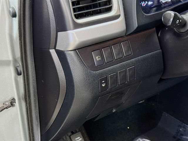 Used 2019 Toyota Highlander LE AWD/4WD image 10