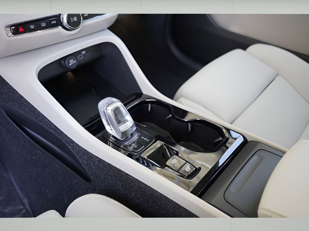 New 2025 Volvo XC40 B5 Ultra w/ Climate Package image 16
