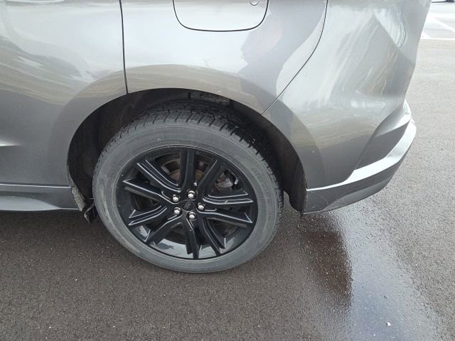 Used 2022 Ford Edge ST-Line w/ Class II Trailer Tow Package image 16