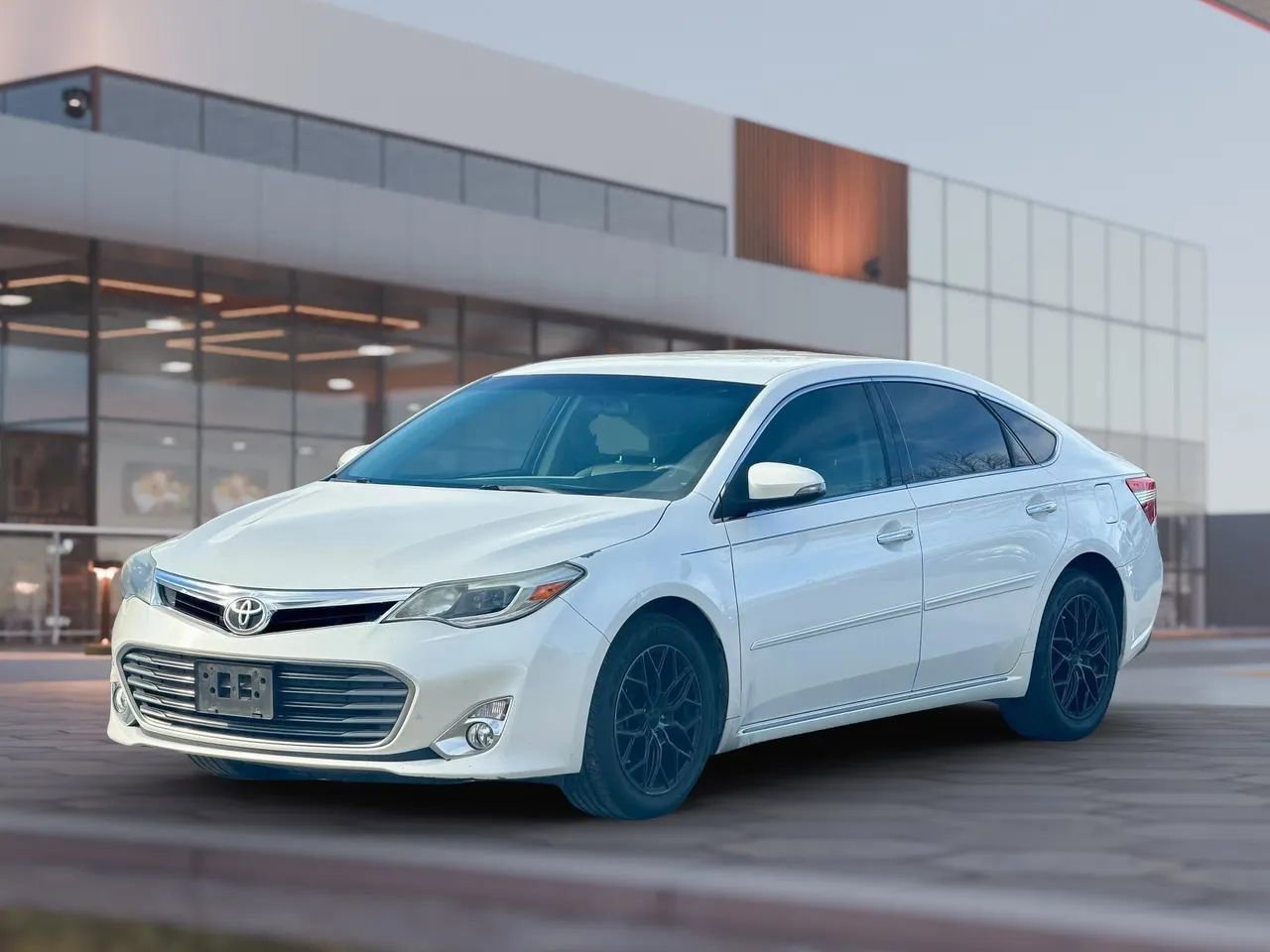 Used 2015 Toyota Avalon XLE image 5