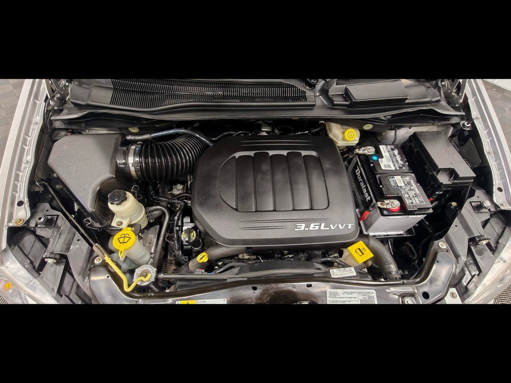 Used 2016 Chrysler Town & Country Touring-L FWD image 51