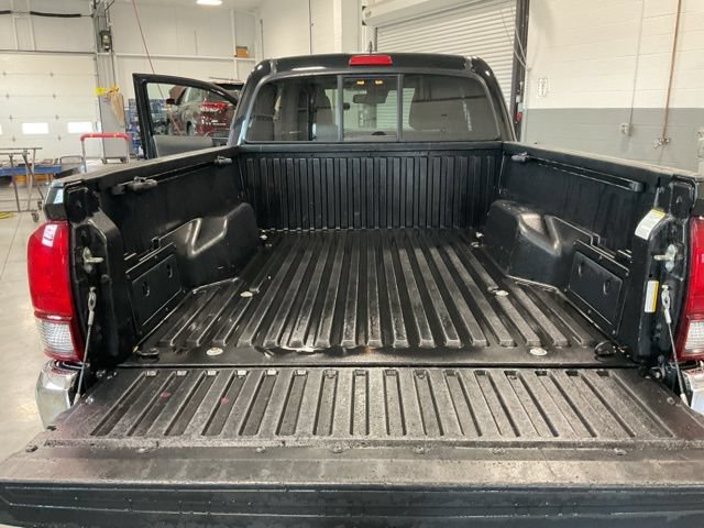 Used 2018 Toyota Tacoma SR5 AWD/4WD image 29