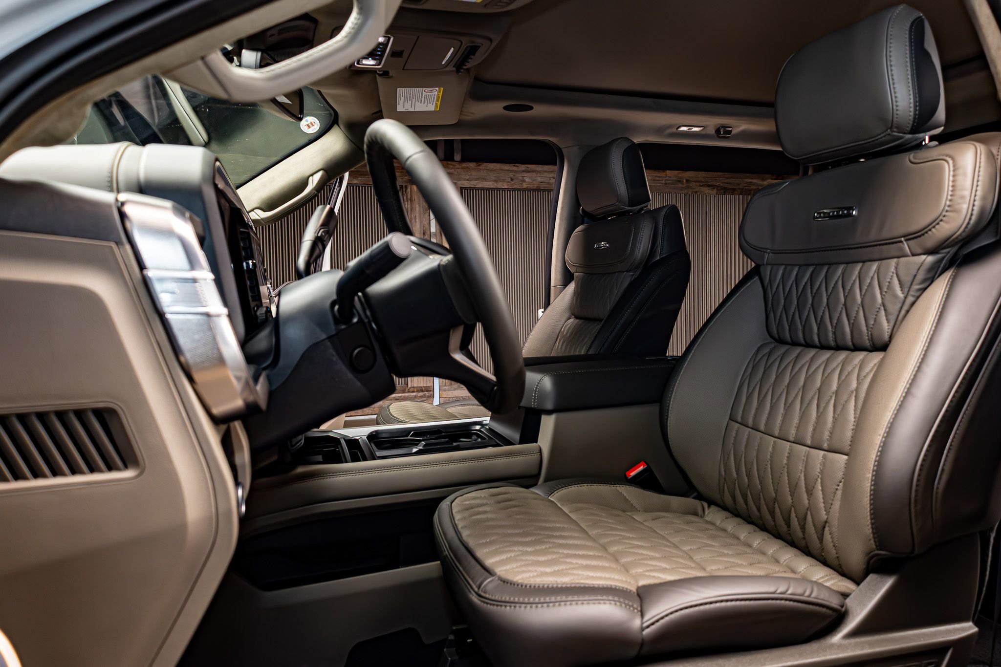 Used 2026 Ford F450 Platinum w/ Platinum Plus Package image 24