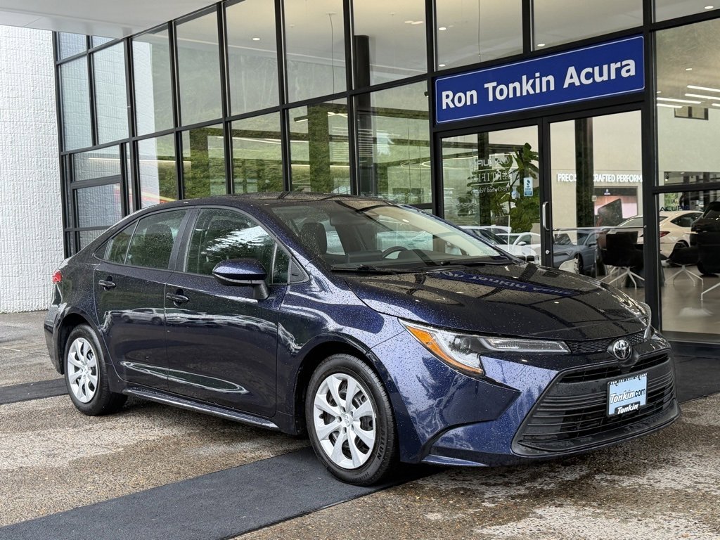 Used 2024 Toyota Corolla LE image 2