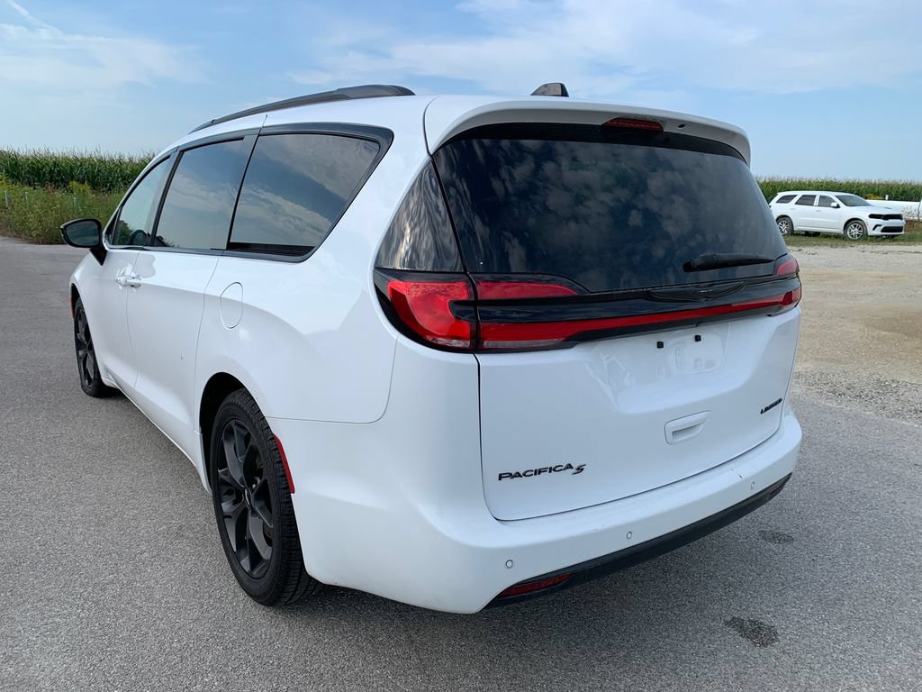 Used 2025 Chrysler Pacifica Limited FWD image 5