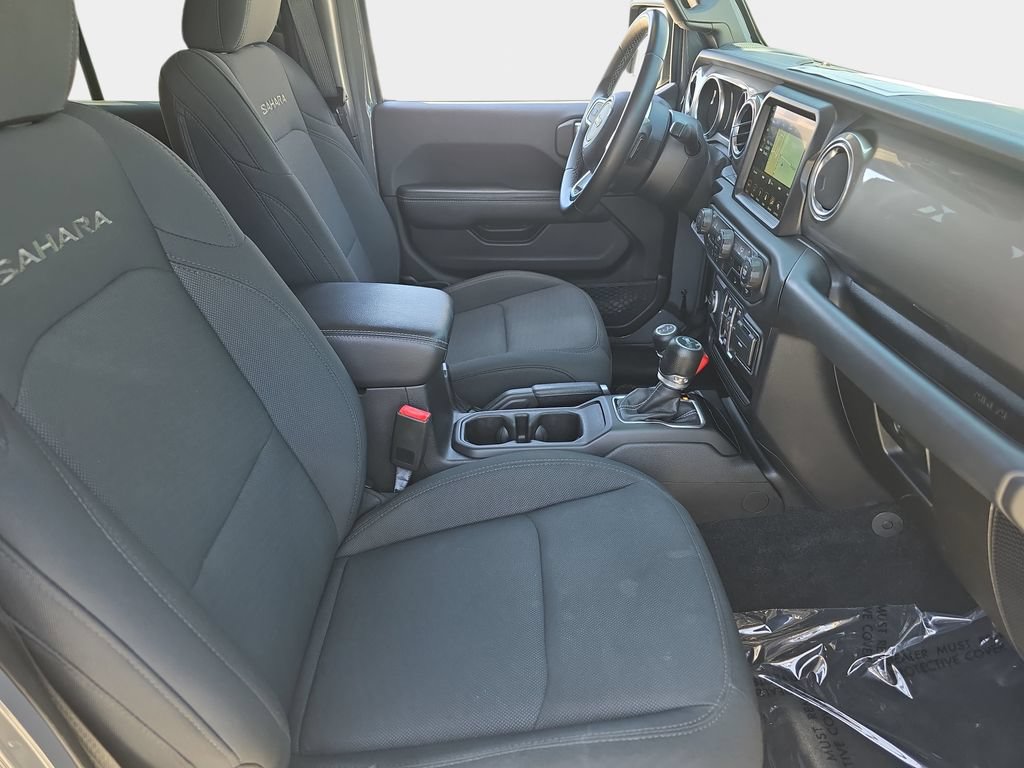 Used 2018 Jeep Wrangler Unlimited Sahara AWD/4WD image 12