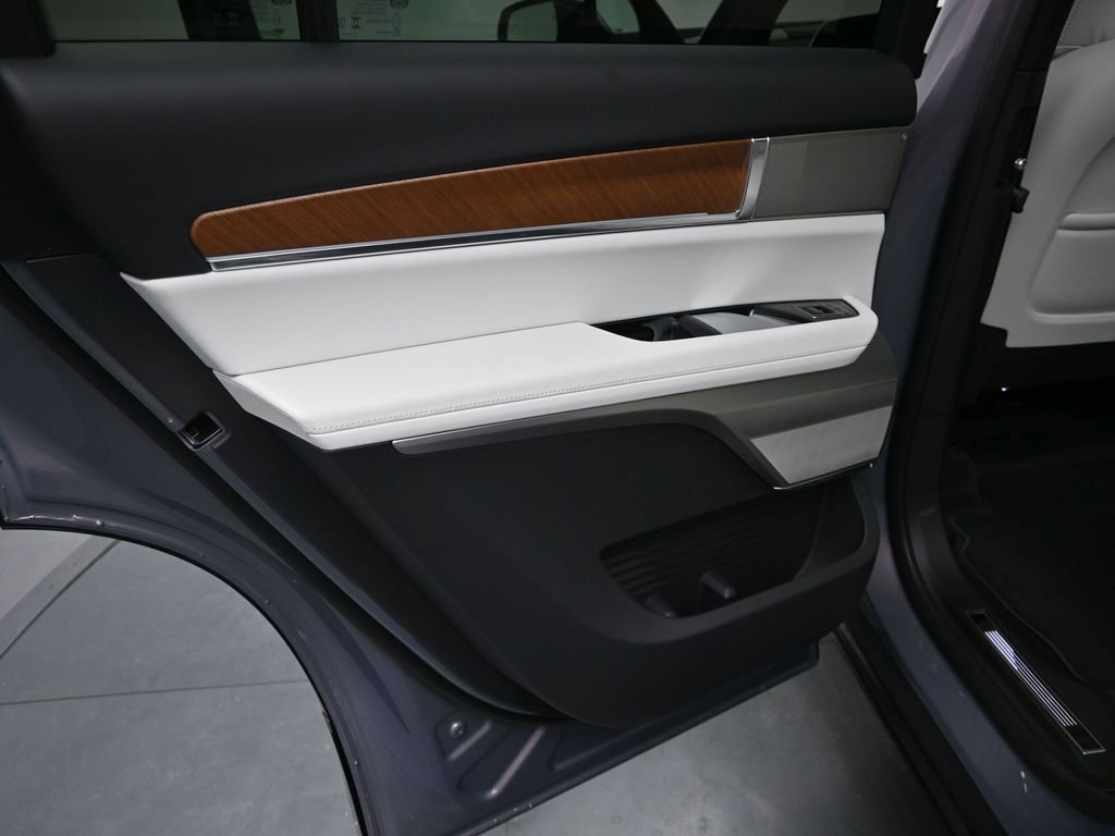 New 2026 Cadillac Vistiq Premium Luxury AWD/4WD image 17