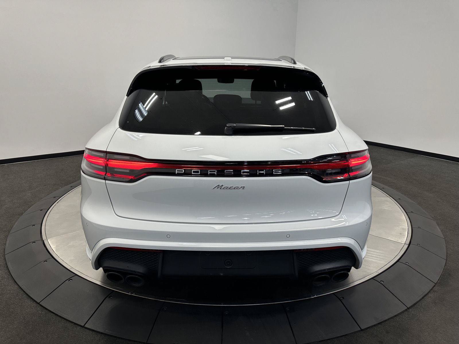 Certified 2025 Porsche Macan AWD/4WD image 6