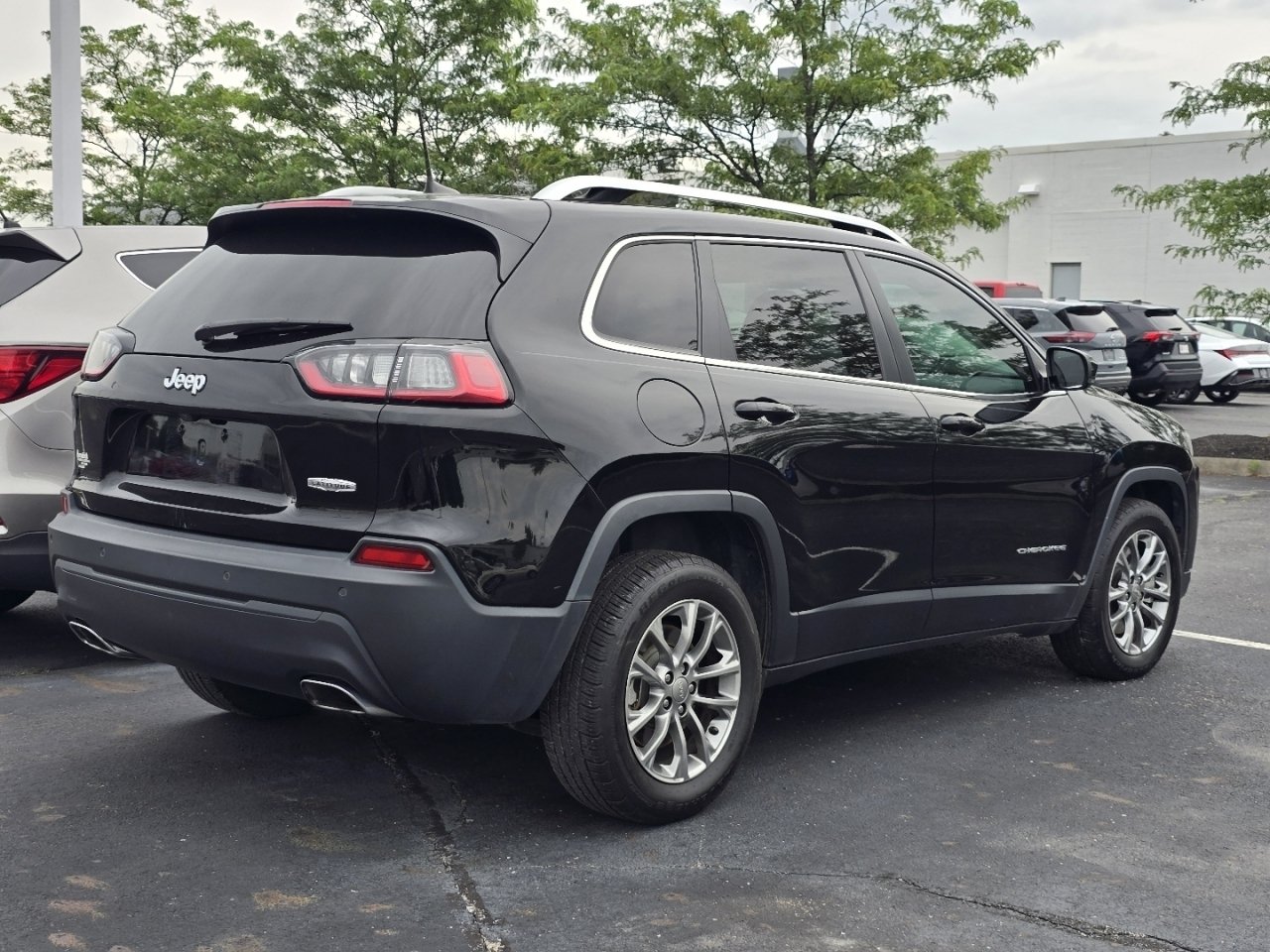 Used 2019 Jeep Cherokee Latitude Plus w/ Comfort/Convenience Group FWD image 7