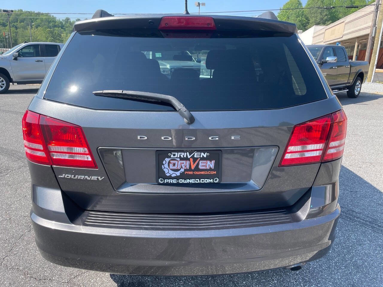 Used 2018 Dodge Journey SE w/ Blacktop Package FWD image 10