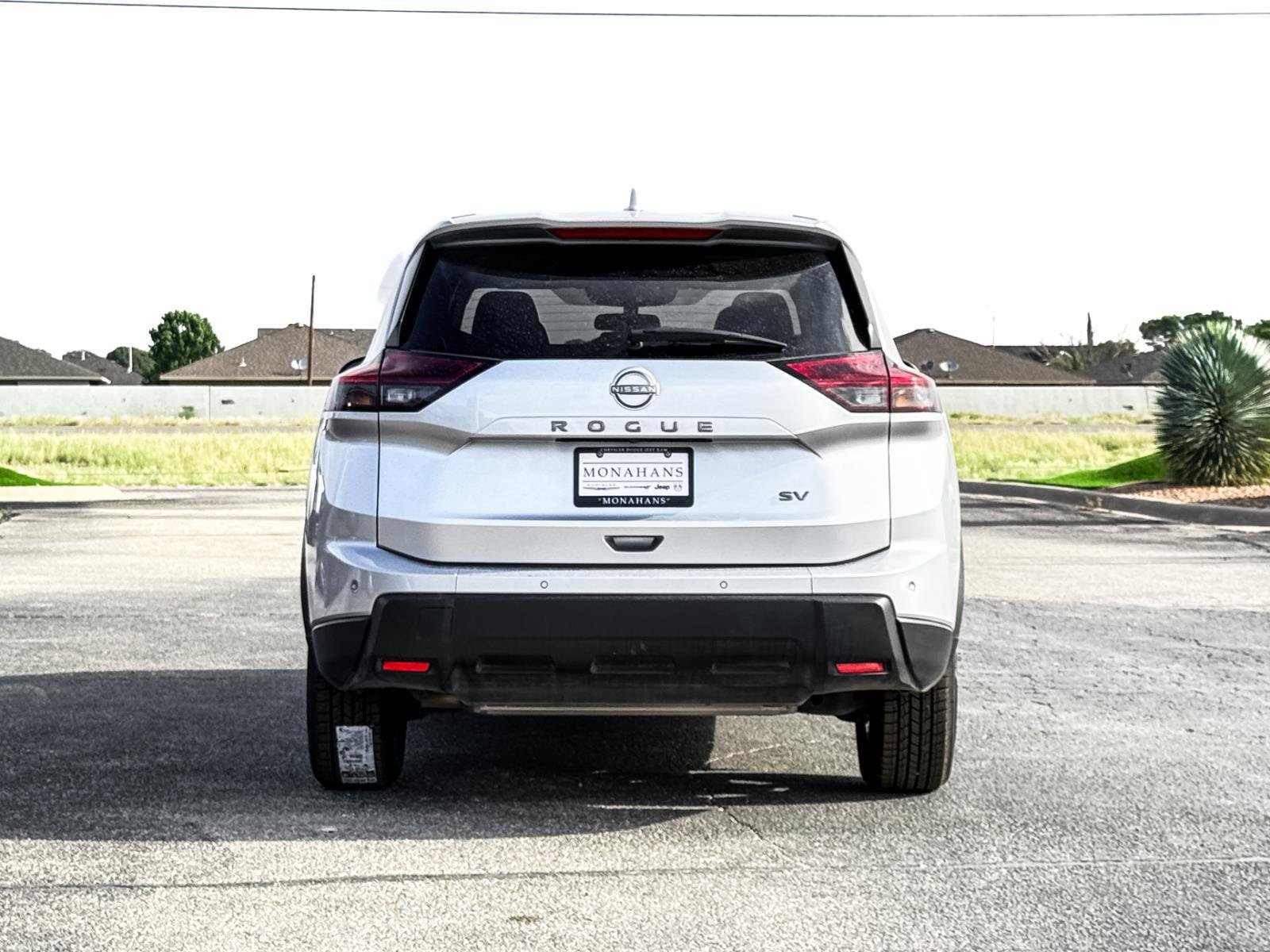 Used 2024 Nissan Rogue SV FWD image 11