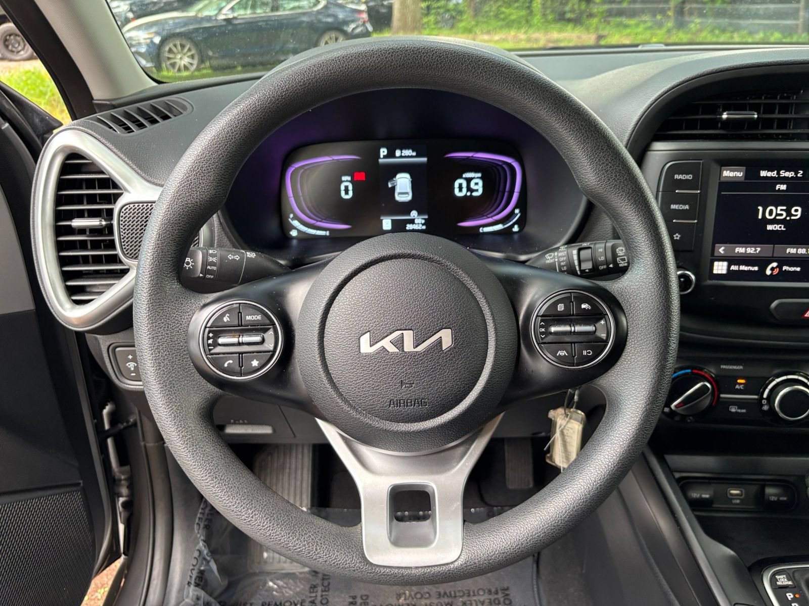 Used 2025 Kia Soul LX w/ LX Technology Package FWD image 25