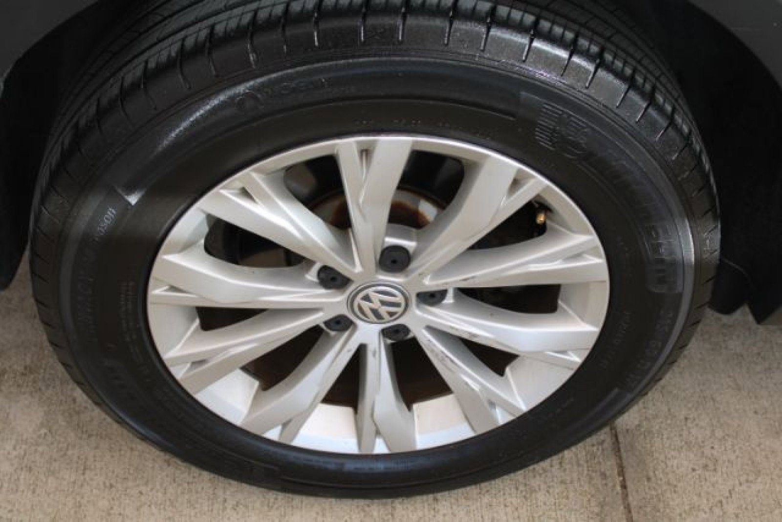 Used 2018 Volkswagen Tiguan S w/ Front Fog Lights Package image 27