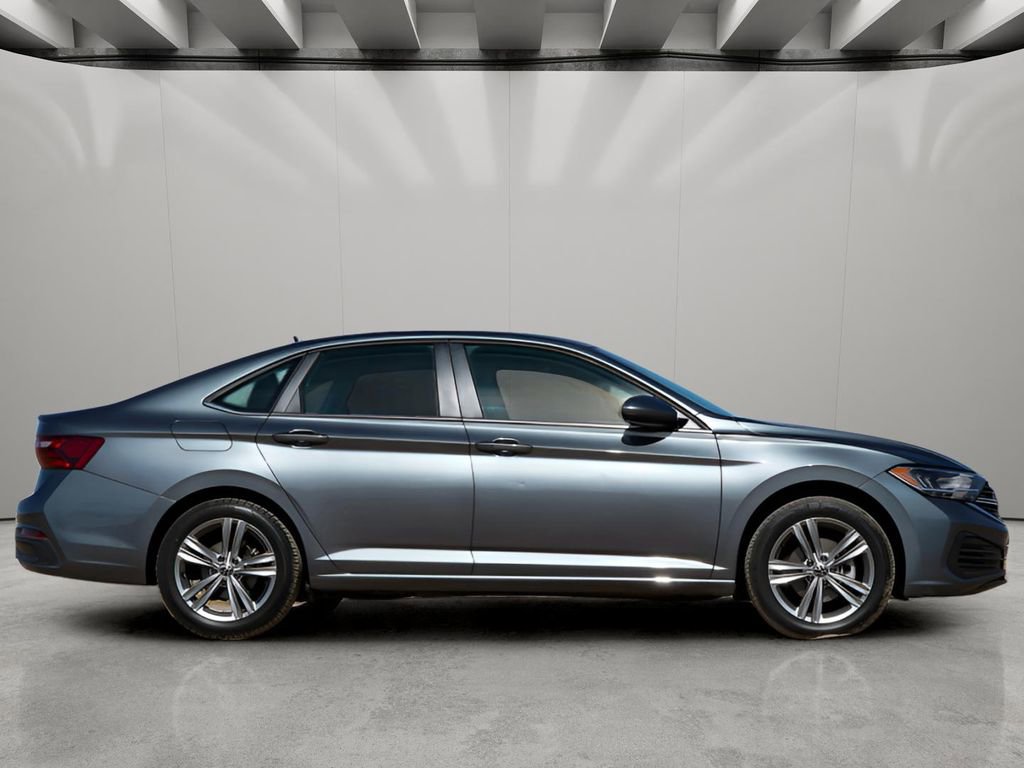Used 2024 Volkswagen Jetta SE image 5