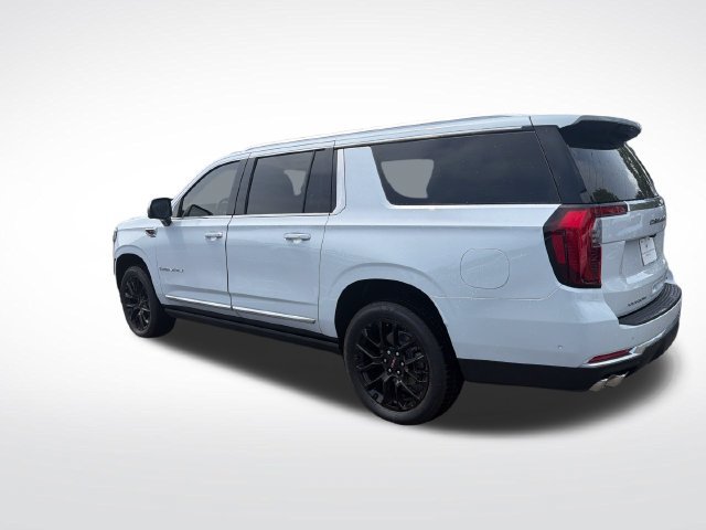Used 2026 GMC Yukon XL Denali w/ Sun & Power Step Package AWD/4WD image 3