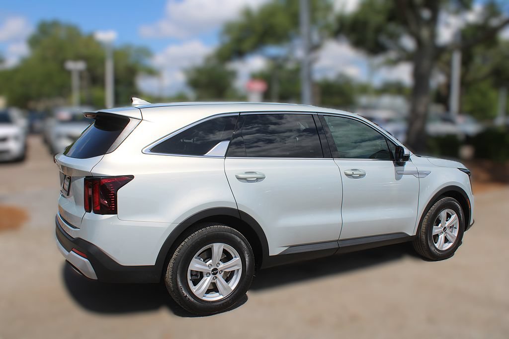 Certified 2026 Kia Sorento LX FWD image 6