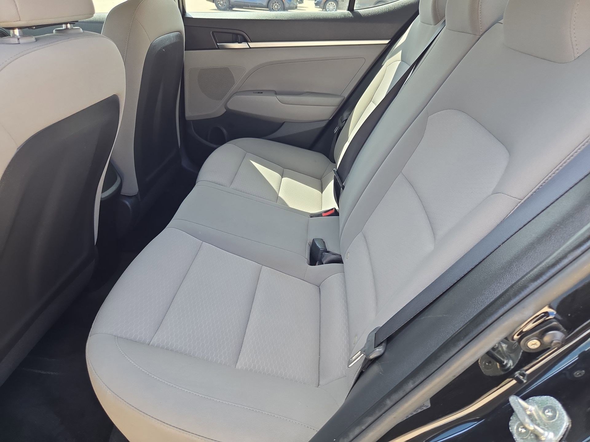 Used 2019 Hyundai Elantra SE FWD image 25