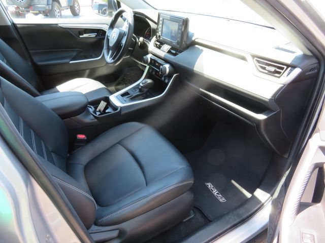 Used 2021 Toyota RAV4 XLE Premium image 13