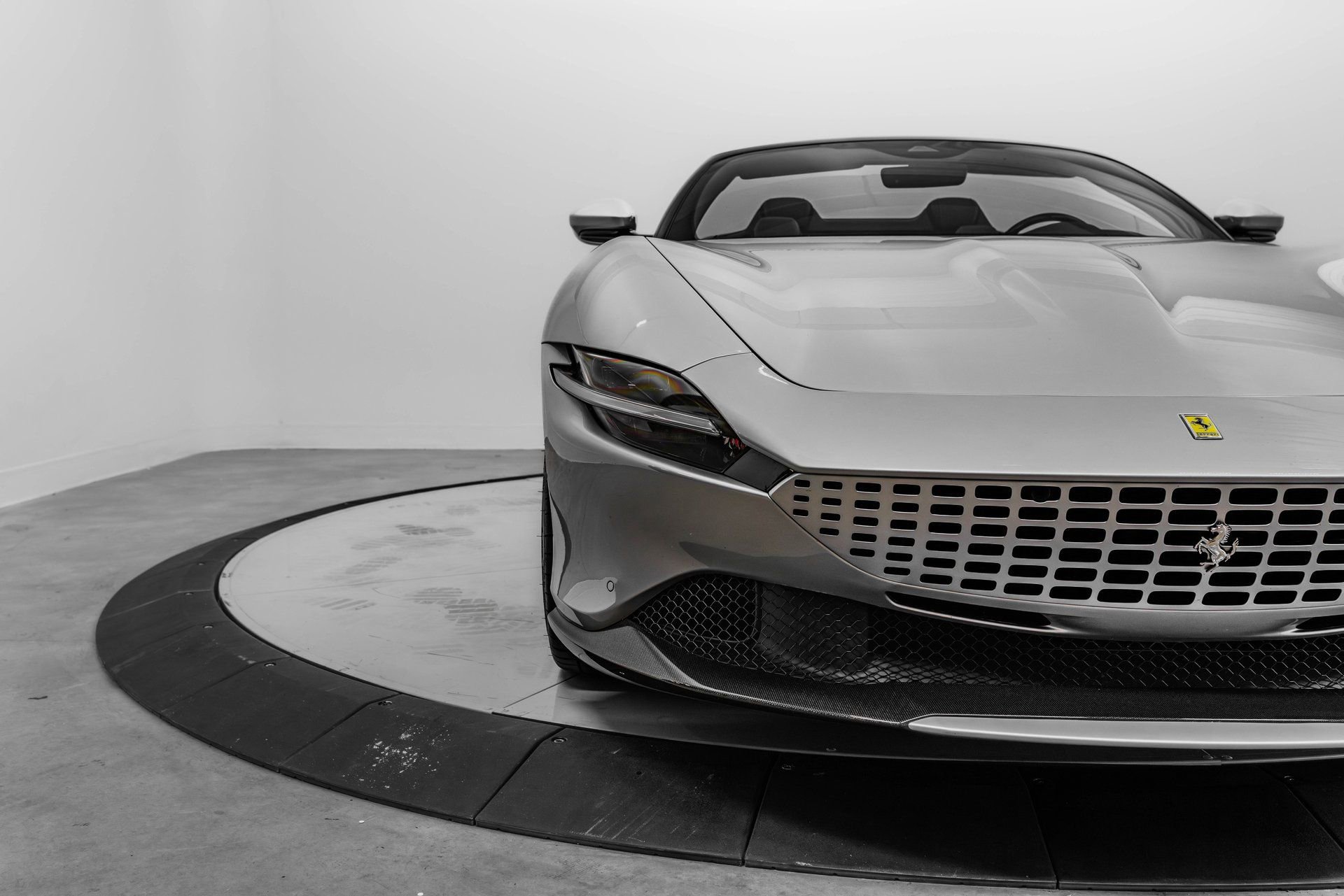 Certified 2025 Ferrari Roma Spider RWD image 79