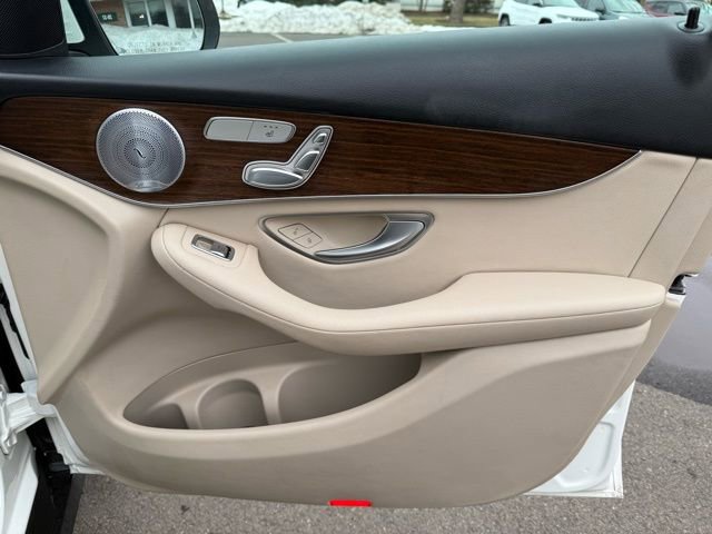 Used 2021 Mercedes-Benz GLC 300 4MATIC image 32