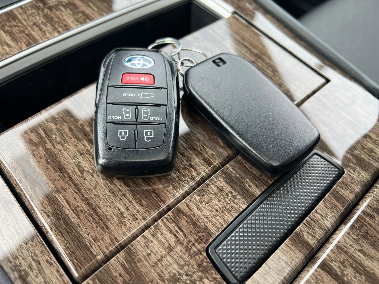 Used 2025 Toyota Sienna Platinum image 29