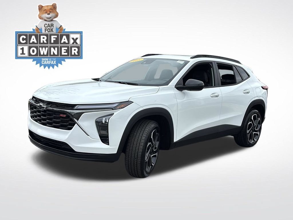Used 2025 Chevrolet Trax RS w/ Sunroof Package FWD image 3