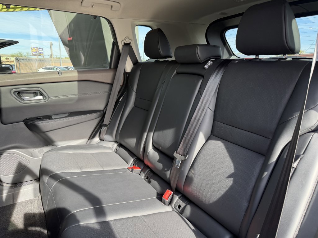 Used 2023 Nissan Rogue SV w/ SV Premium B Package image 35