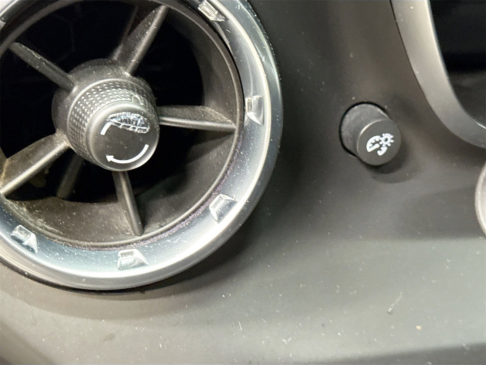 Used 2017 Chevrolet Camaro LT image 10