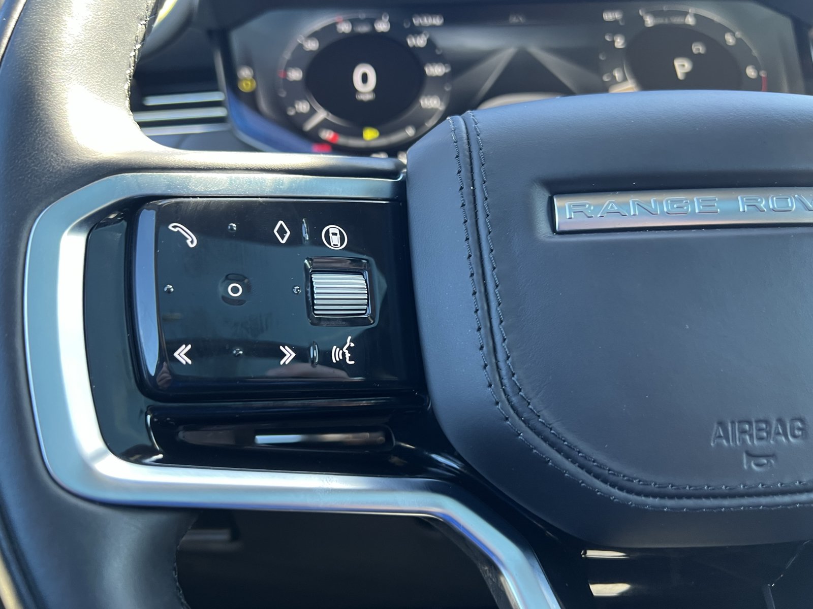 Used 2025 Land Rover Range Rover Sport SE AWD/4WD image 18