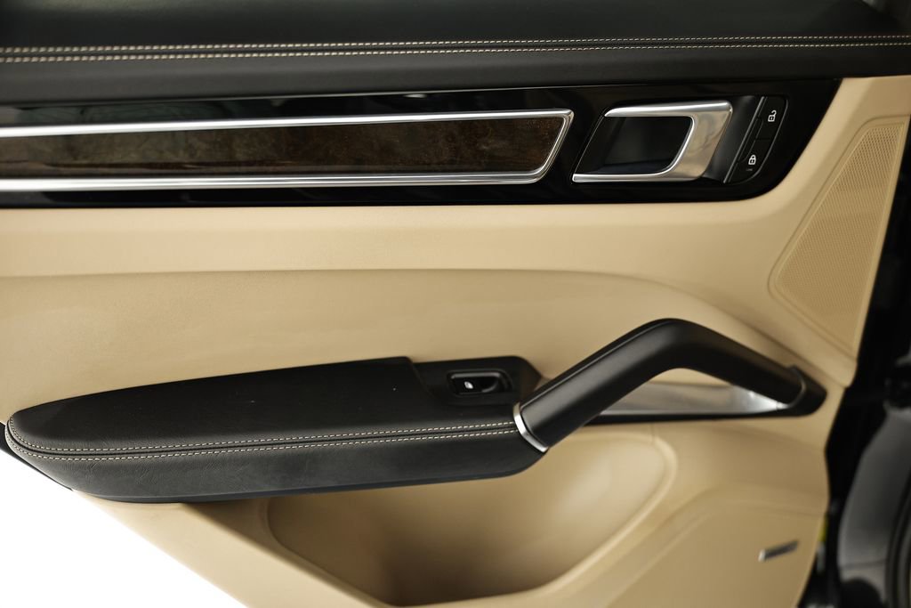 Certified 2022 Porsche Cayenne Turbo image 25