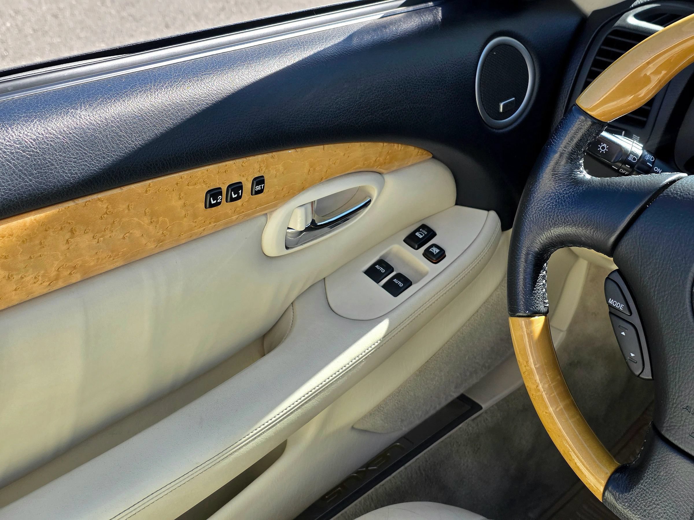 Used 2005 Lexus SC 430 Convertible RWD image 31