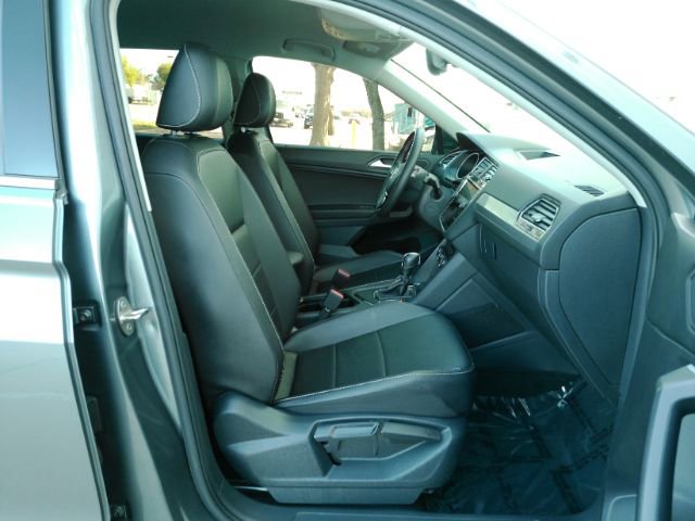 Used 2021 Volkswagen Tiguan SE FWD image 22