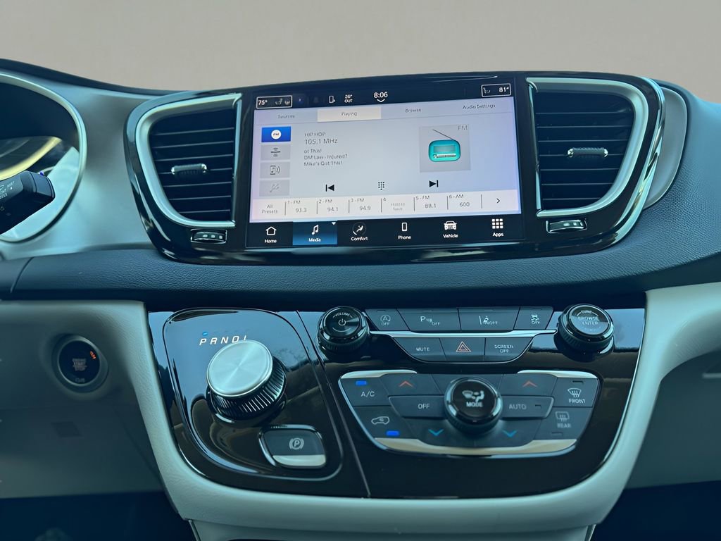 Used 2023 Chrysler Pacifica Touring-L image 22