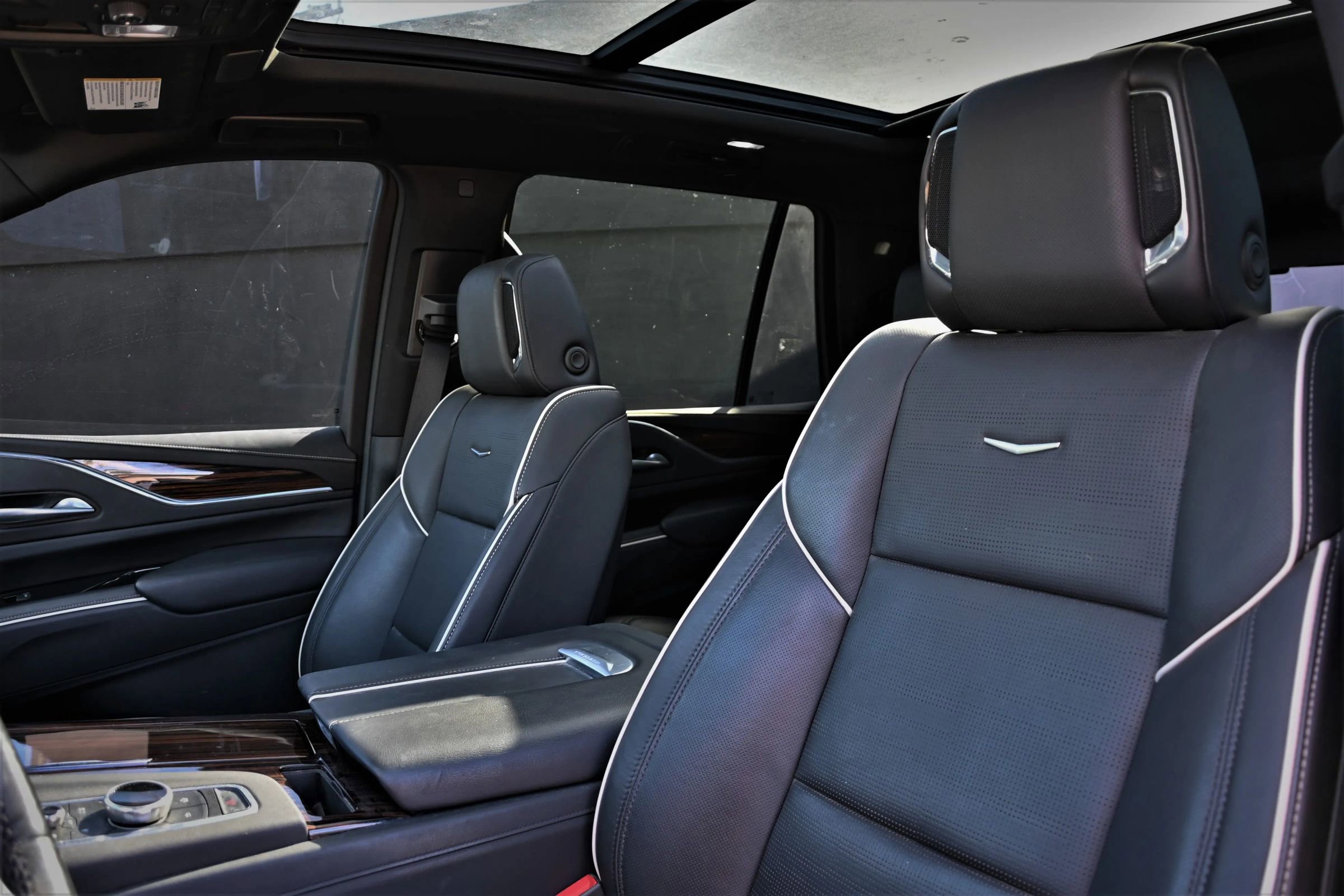 Used 2023 Cadillac Escalade Premium Luxury RWD image 18