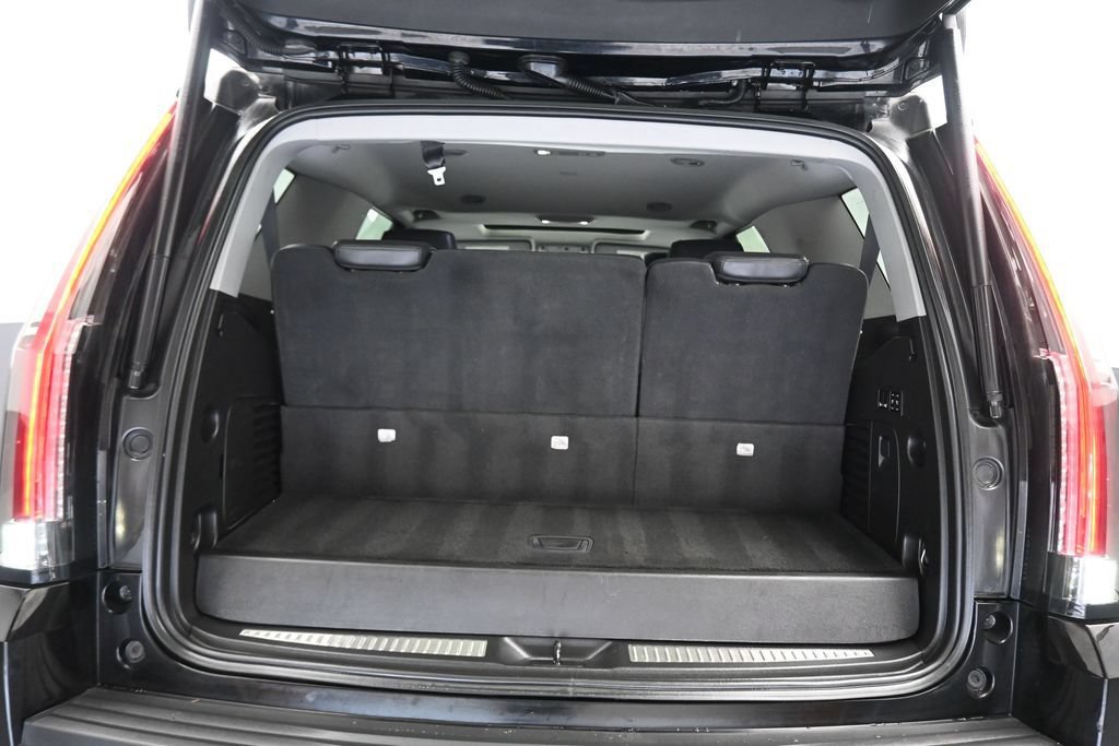 Used 2020 Cadillac Escalade Luxury w/ LPO, Radiant Package AWD/4WD image 58