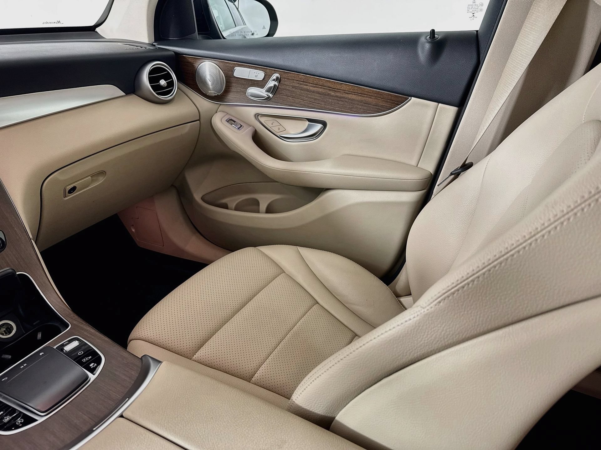 Used 2021 Mercedes-Benz GLC 300 image 24