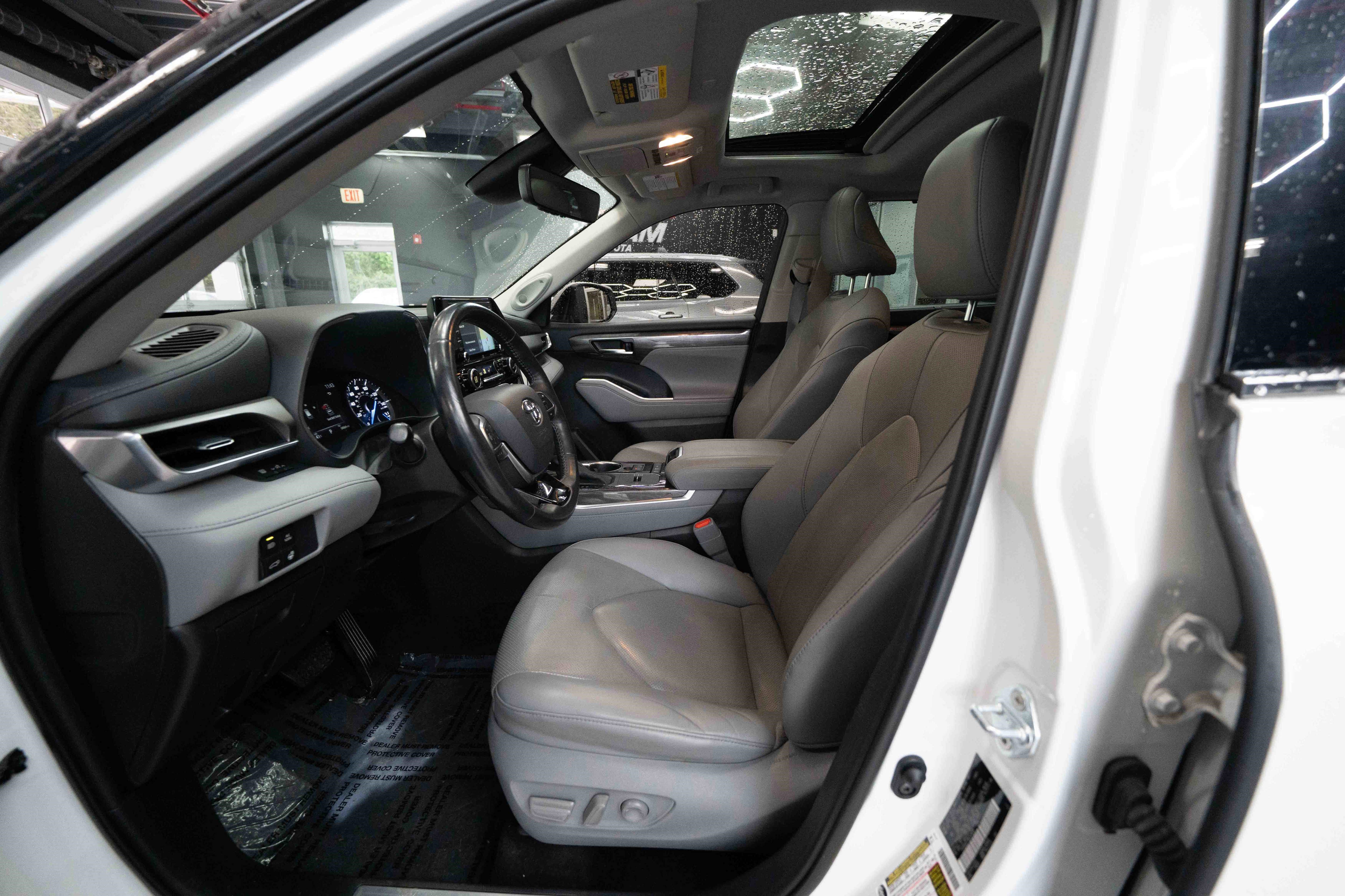 Used 2021 Toyota Highlander Limited image 9