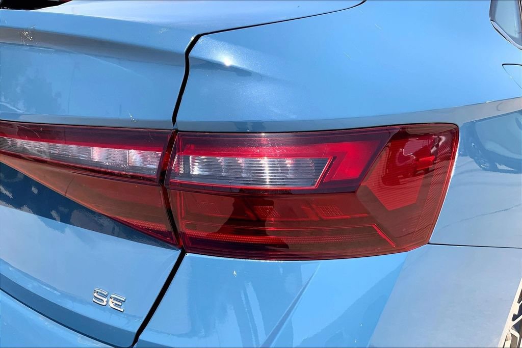 Used 2025 Volkswagen Jetta SE FWD image 29
