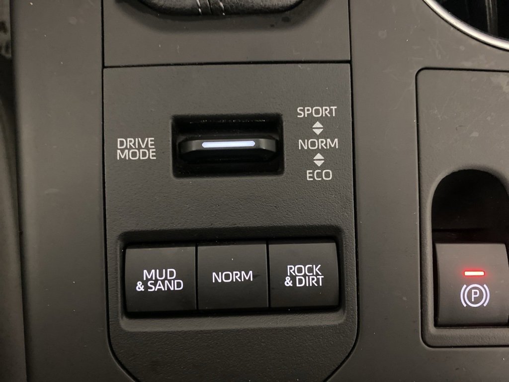 Used 2023 Toyota Highlander XLE image 23