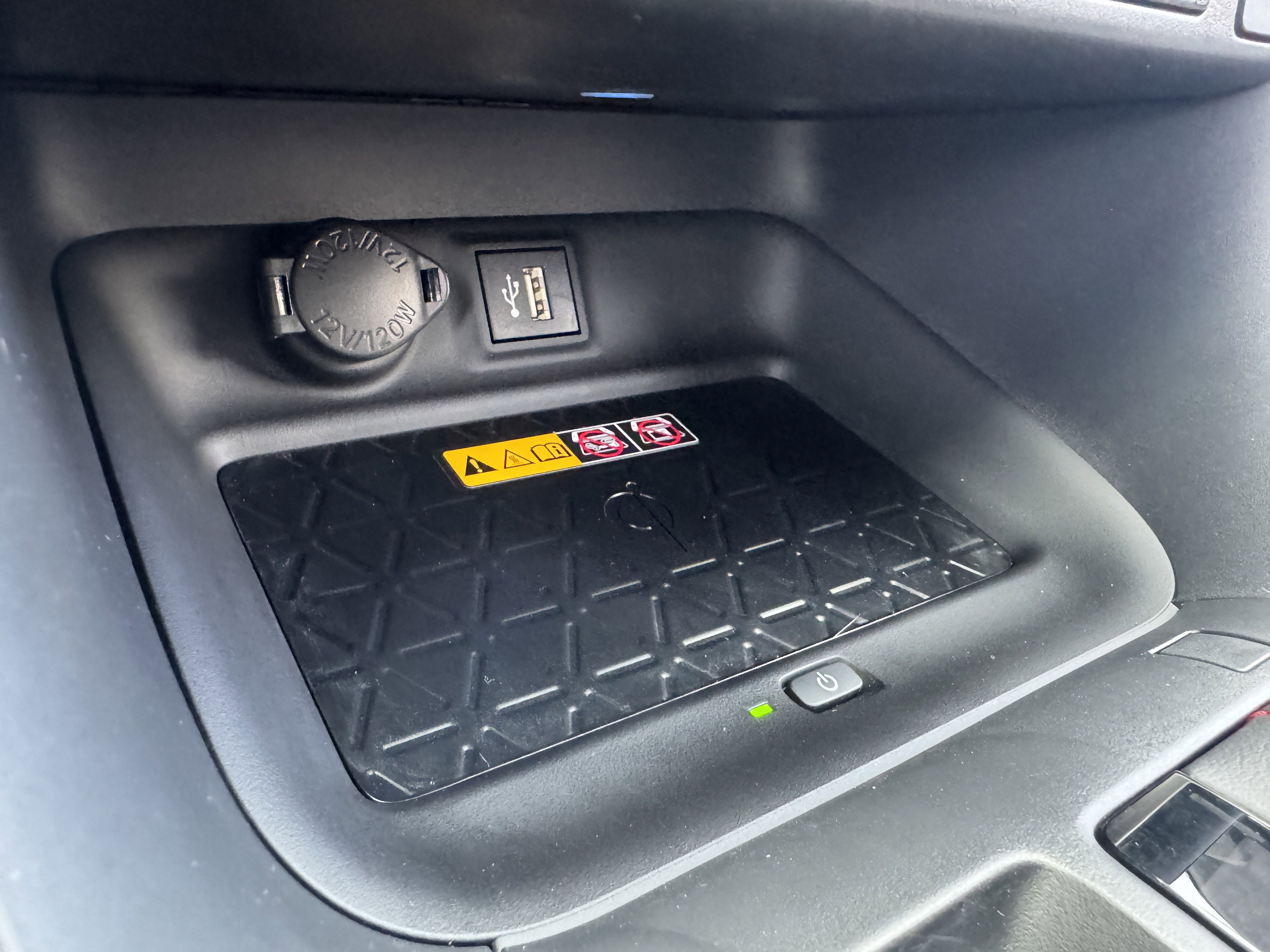 Used 2025 Toyota RAV4 XSE w/ Weather Package AWD/4WD image 27