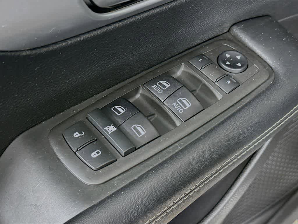 Used 2021 Chrysler Pacifica Touring w/ S Appearance Package FWD image 29