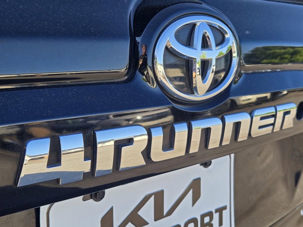 Used 2018 Toyota 4Runner SR5 image 12