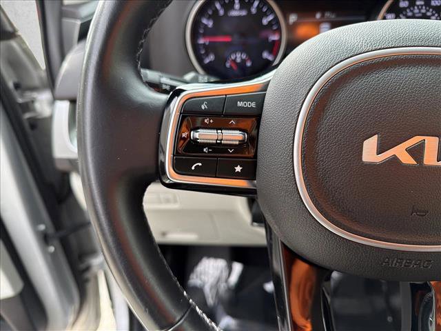 Used 2022 Kia Carnival LX image 15