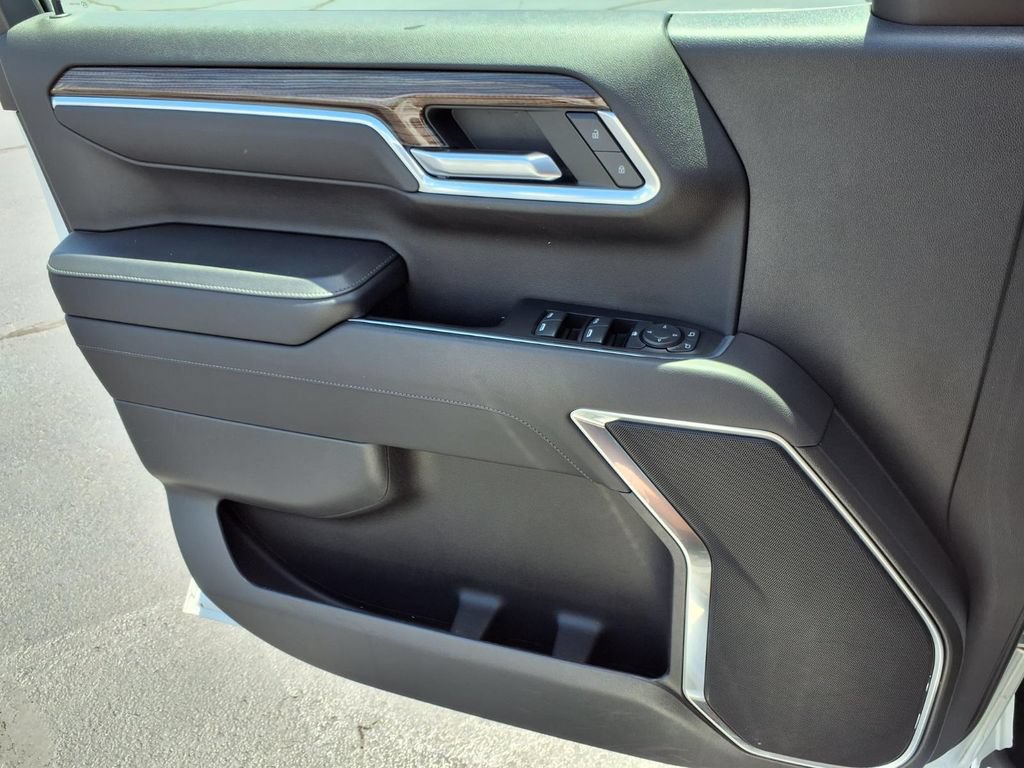 Used 2022 Chevrolet Silverado 1500 LT AWD/4WD image 18