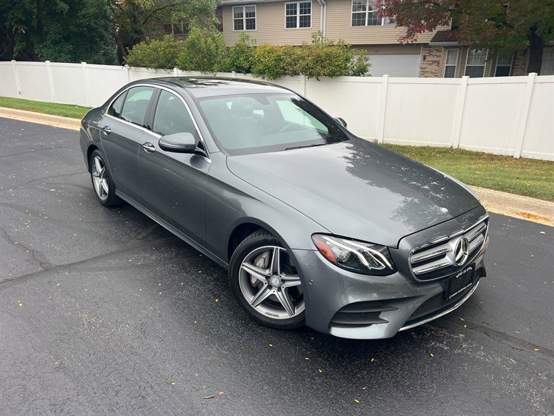 Used 2017 Mercedes-Benz E 300 4MATIC image 2