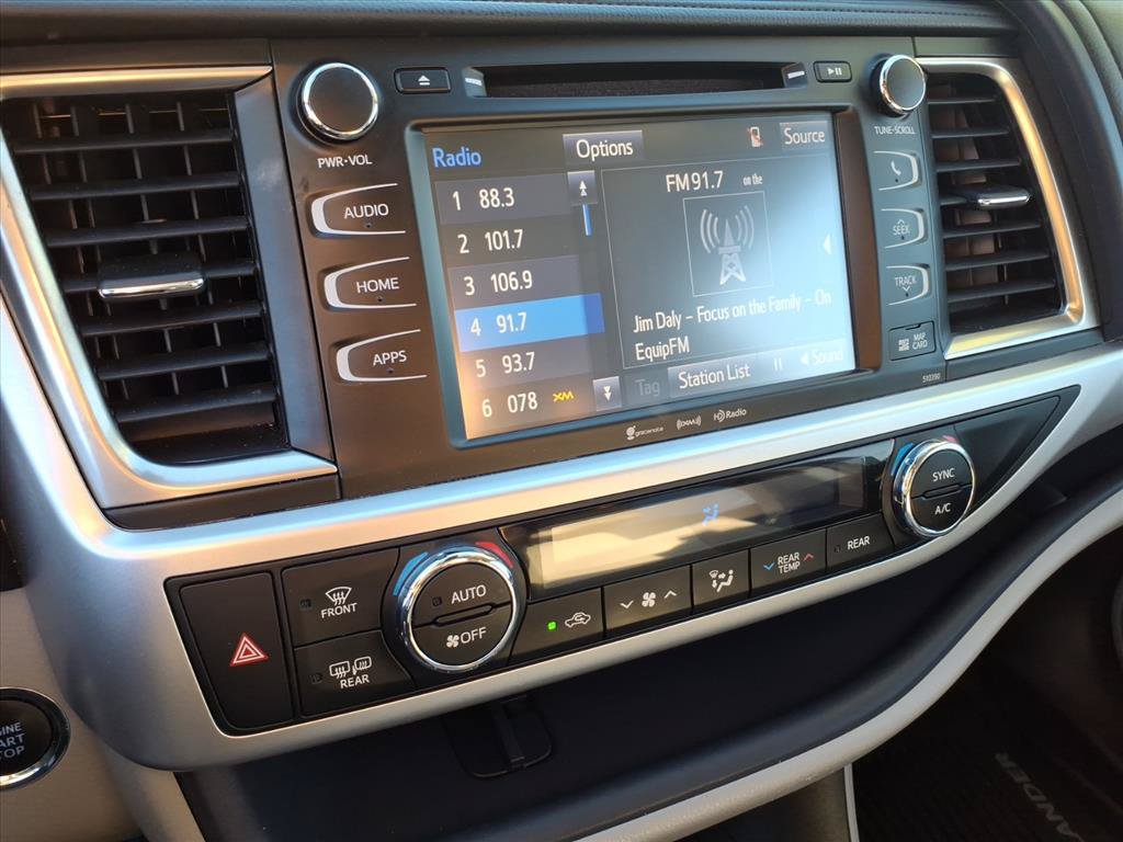 Used 2019 Toyota Highlander XLE AWD/4WD image 32