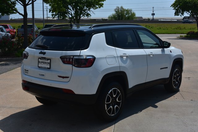 Used 2025 Jeep Compass Trailhawk AWD/4WD image 5