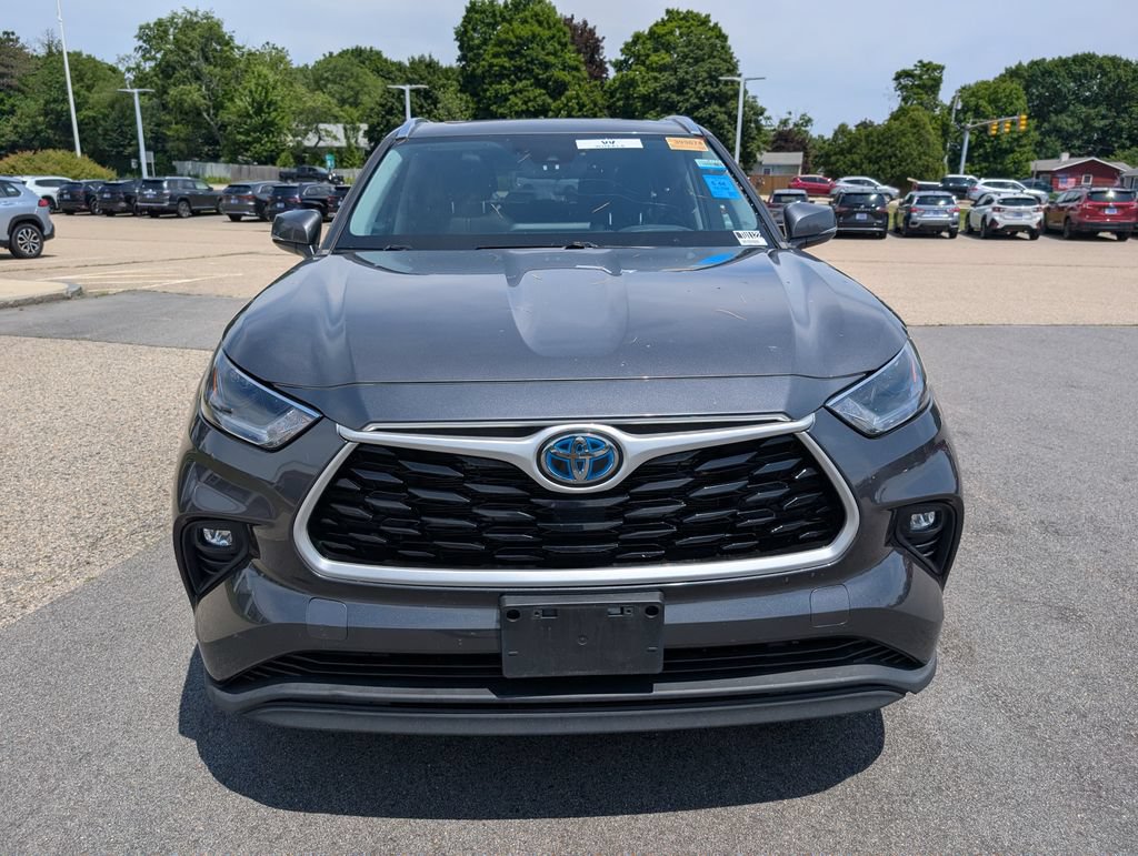 Used 2021 Toyota Highlander XLE AWD/4WD image 9